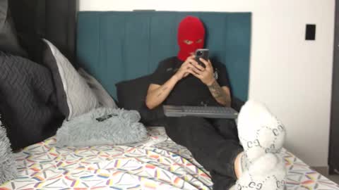 Snapshot of yeisongomezz chatting on 09-27-25, 02:05 yeisongomezz online show from 09-27-25, 02:05