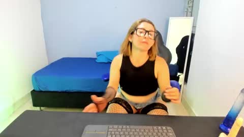 yelena03 online show from 01-11-25, 09:46