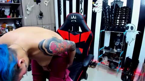 Snapshot of yelena_bondaje chatting on 12-20-24, 01:36 Yelena online show from 12-20-24, 01:36