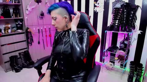 Snapshot of yelena_bondaje chatting on 03-08-25, 11:18 Yelena online show from 03-08-25, 11:18