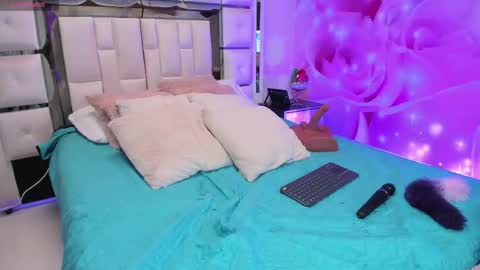 yelena  online show from 10-14-25, 04:52