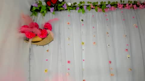 YELINA online show from 11-25-25, 12:32