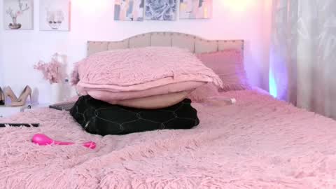 yellow_lily online show from 03-01-25, 11:37