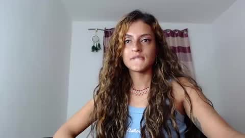 Snapshot of yemaya_28 chatting on 06-27-26, 05:12 Yemaya 28 online show from 06-27-26, 05:12