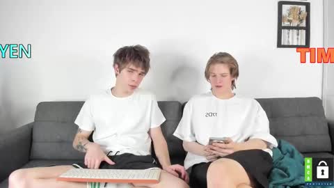 Snapshot of yen2025 chatting on 11-15-25, 07:32 Yen online show from 11-15-25, 07:32