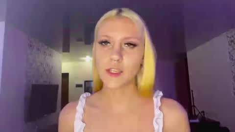 Snapshot of yenwalman chatting on 07-29-26, 04:38 Lana online show from 07-29-26, 04:38