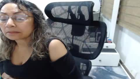 Snapshot of yessilatin chatting on 07-27-26, 12:50 jessy online show from 07-27-26, 12:50