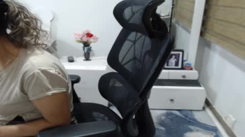 Snapshot of yessilatin chatting on 07-29-26, 11:47 jessy online show from 07-29-26, 11:47
