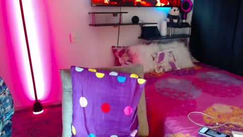 Snapshot of yimbersonpeter chatting on 09-09-25, 10:20 jhon online show from 09-09-25, 10:20