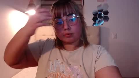 Snapshot of yini_angel07 chatting on 11-26-25, 03:29 hii i am yini online show from 11-26-25, 03:29