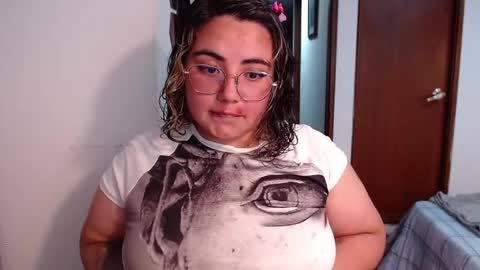 Snapshot of yini_angel07 chatting on 02-20-26, 04:42 hii i am yini online show from 02-20-26, 04:42