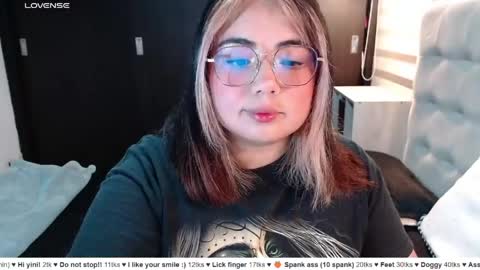 Snapshot of yini_angel07 chatting on 04-17-26, 02:47 hii i am yini online show from 04-17-26, 02:47