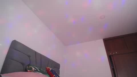 Yiny online show from 02-04-25, 06:57