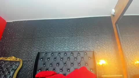 yiyisandoval online show from 09-28-25, 03:50