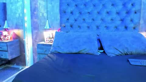 yiyisandoval online show from 11-20-25, 07:57