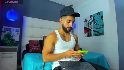 Yiyo online show from 12-17-25, 04:29