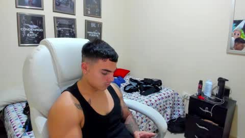 Snapshot of yker18 chatting on 12-18-24, 10:46 yker online show from 12-18-24, 10:46