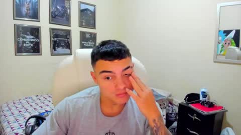 Snapshot of yker18 chatting on 12-27-24, 10:37 yker online show from 12-27-24, 10:37