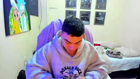 Snapshot of yker18 chatting on 12-30-24, 05:23 yker online show from 12-30-24, 05:23