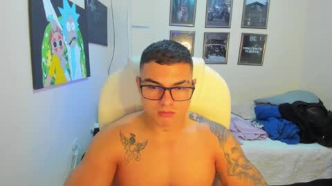 Snapshot of yker18 chatting on 01-16-25, 09:05 yker online show from 01-16-25, 09:05