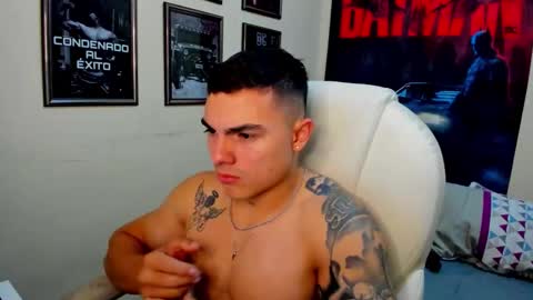 Snapshot of yker18 chatting on 10-22-25, 05:30 yker online show from 10-22-25, 05:30