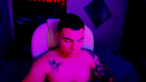 Snapshot of yker18 chatting on 11-10-25, 03:16 yker online show from 11-10-25, 03:16