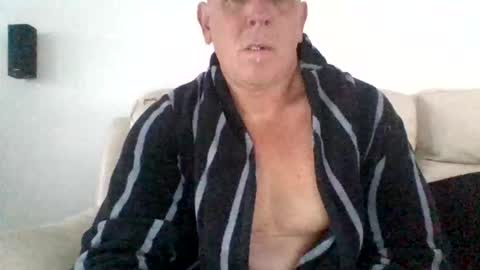 Snapshot of ykk769 chatting on 09-18-25, 06:15 ykk769 online show from 09-18-25, 06:15