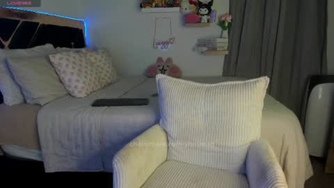 Snapshot of yluismag chatting on 06-25-26, 04:23 lucy online show from 06-25-26, 04:23