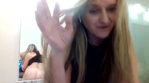 Snapshot of yogabuttttttt chatting on 03-28-26, 05:29 yogabuttttttt online show from 03-28-26, 05:29