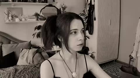 Snapshot of yoka_paradoxxx chatting on 05-08-26, 10:20 yoka_paradoxxx online show from 05-08-26, 10:20
