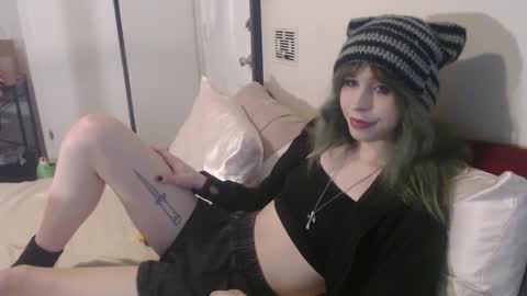 Snapshot of yokaigirl chatting on 12-27-24, 11:21 Yokai Girl online show from 12-27-24, 11:21