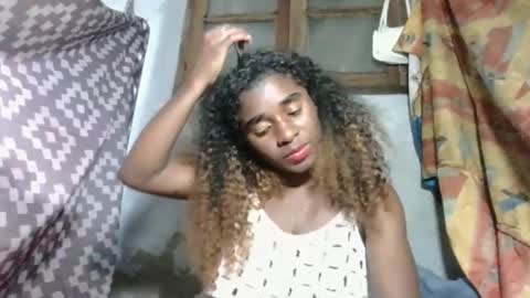 Snapshot of yolandrina05 chatting on 09-17-25, 07:37 yolandrina05 online show from 09-17-25, 07:37