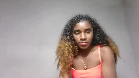 Snapshot of yolandrina05 chatting on 09-22-25, 06:10 yolandrina05 online show from 09-22-25, 06:10