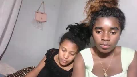 Snapshot of yolandrina05 chatting on 10-03-25, 10:12 yolandrina05 online show from 10-03-25, 10:12