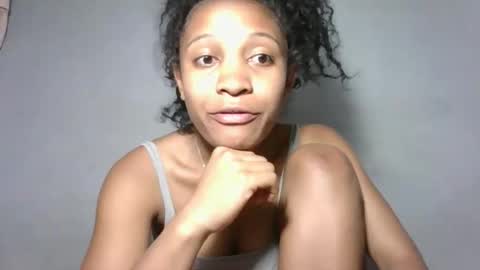 Snapshot of yolandrina05 chatting on 10-15-25, 08:31 yolandrina05 online show from 10-15-25, 08:31