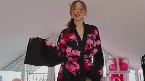 Snapshot of yononeey chatting on 02-15-25, 10:22 Wilma online show from 02-15-25, 10:22