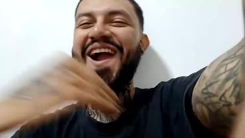 Snapshot of yordy_kalifa chatting on 10-20-25, 12:33 yordy ans mia online show from 10-20-25, 12:33