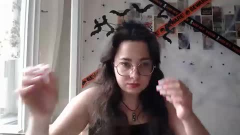 Snapshot of you_aurora chatting on 09-17-25, 10:28 Aurora online show from 09-17-25, 10:28