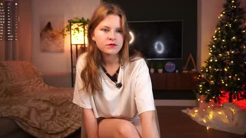 Elizabeth brunette -- Darline blonde  online show from 12-18-25, 07:58