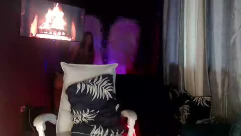 Snapshot of you_should_try chatting on 12-29-24, 08:33 Denice online show from 12-29-24, 08:33