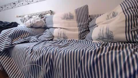 Snapshot of youandme1999 chatting on 11-07-25, 01:44 youandme1999 online show from 11-07-25, 01:44