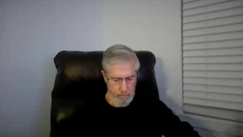 Colorado Guy Straight online show from 10-15-25, 04:23