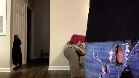 Snapshot of youneverknowimight2 chatting on 10-29-25, 02:47 kindahorny online show from 10-29-25, 02:47