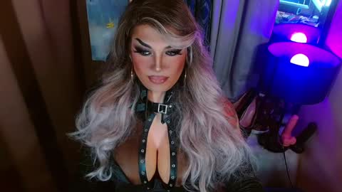 Snapshot of your1truequeen chatting on 06-05-26, 08:20 QUEEN MADISON online show from 06-05-26, 08:20