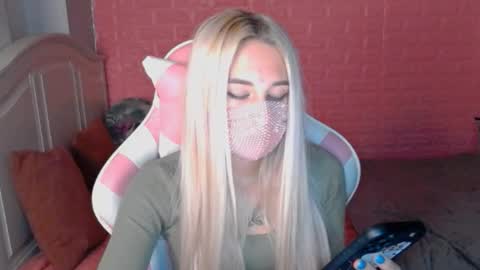 Snapshot of your___barbie chatting on 02-23-25, 01:57 Barbie online show from 02-23-25, 01:57