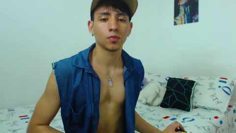 Snapshot of your_boy_hot chatting on 06-06-26, 12:16 your boy online show from 06-06-26, 12:16