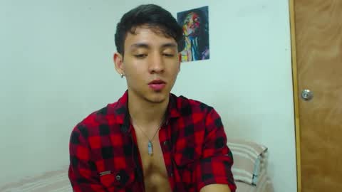 Snapshot of your_boy_hot chatting on 06-11-26, 02:53 your boy online show from 06-11-26, 02:53