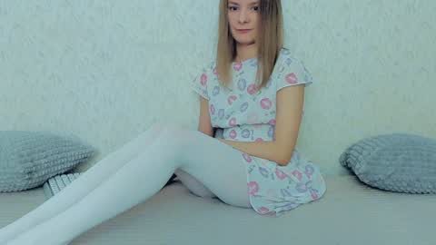 Snapshot of your_caramelka chatting on 01-10-25, 04:44 Lily online show from 01-10-25, 04:44