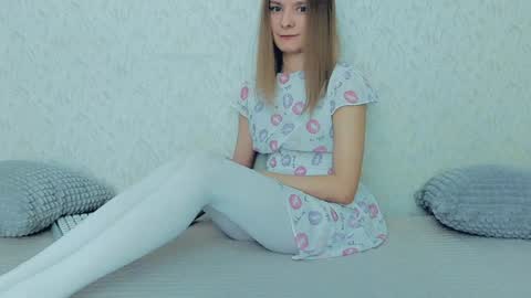 Snapshot of your_caramelka chatting on 01-11-25, 04:48 Lily online show from 01-11-25, 04:48