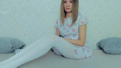 Snapshot of your_caramelka chatting on 01-12-25, 11:17 Lily online show from 01-12-25, 11:17